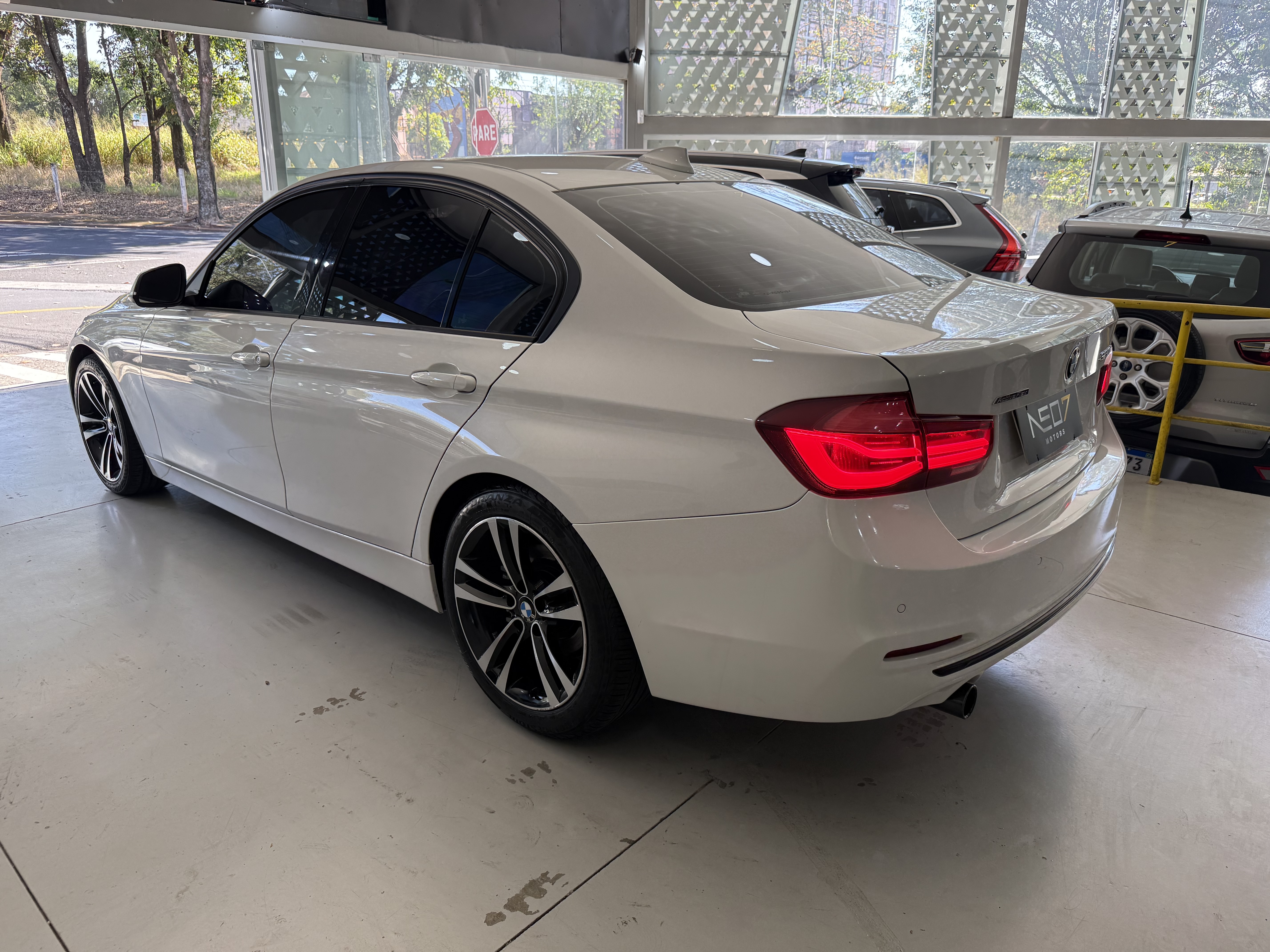 BMW 320i