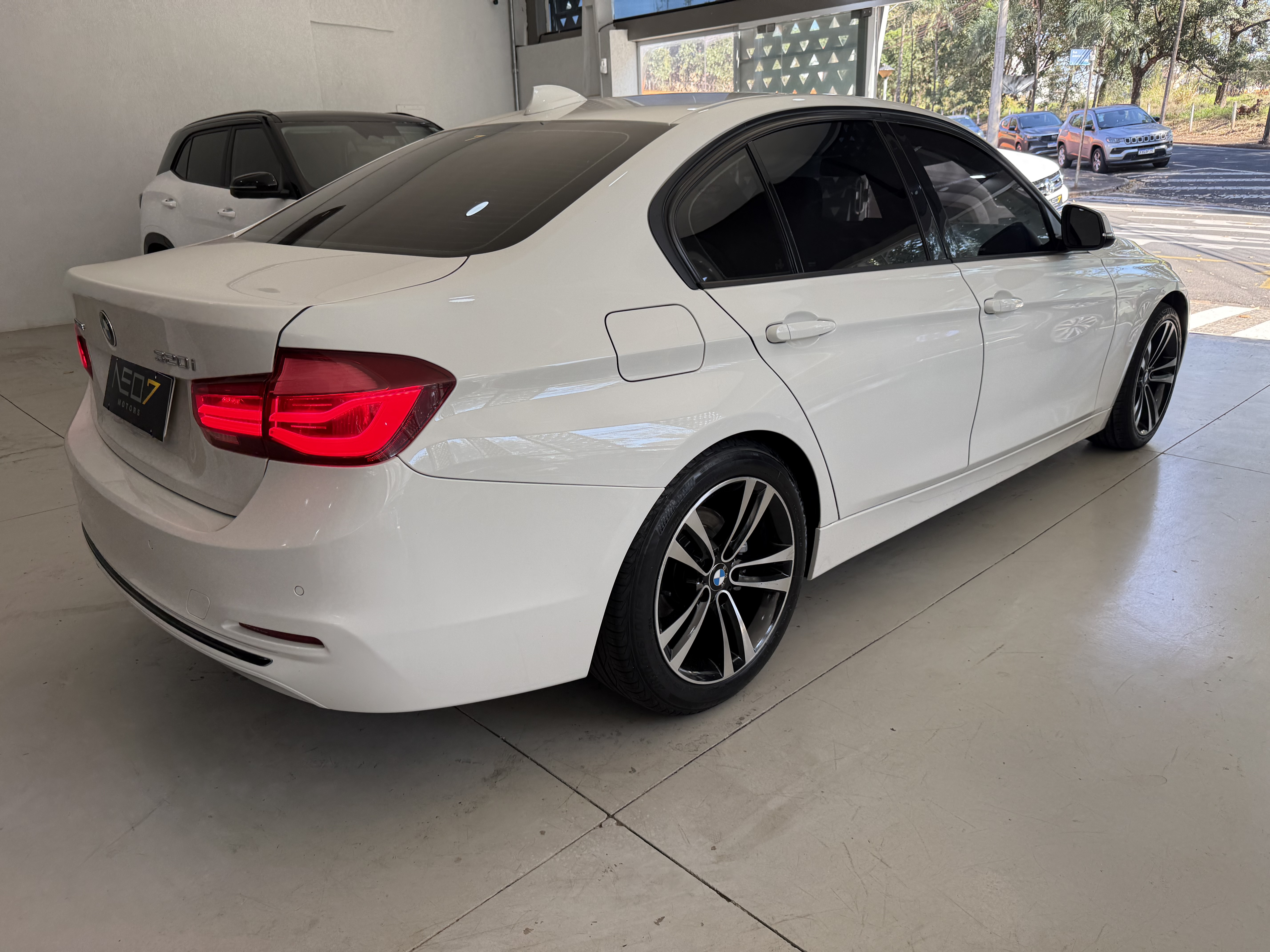 BMW 320i